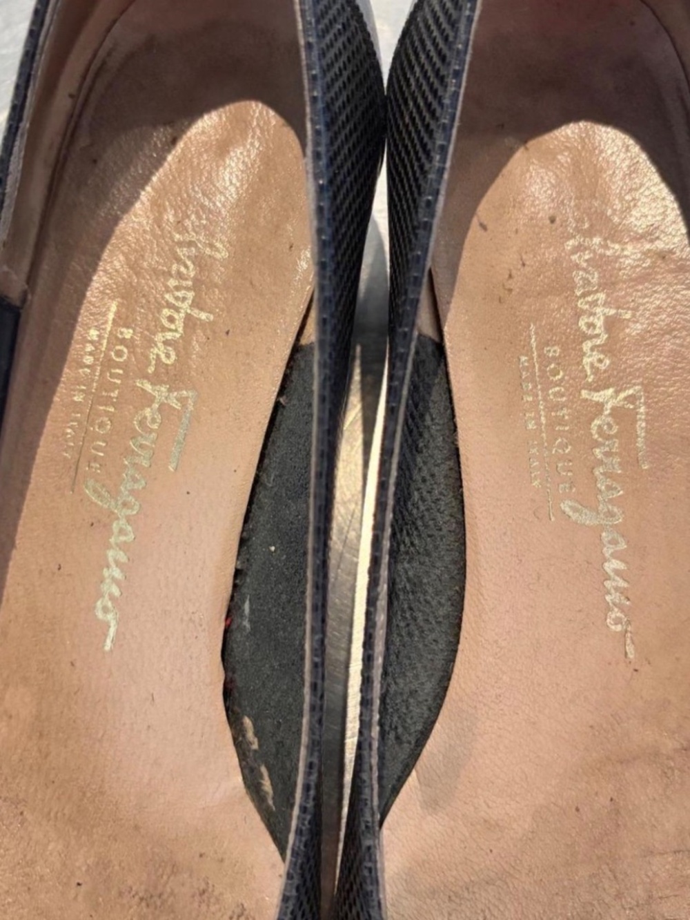Salvatore Ferragamo Boutique Black Perforated Patent Cap Toe Pumps Size 8 3A - Picture 2 of 6